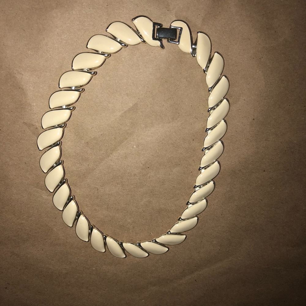 Small Neckless - Picture 2 of 2